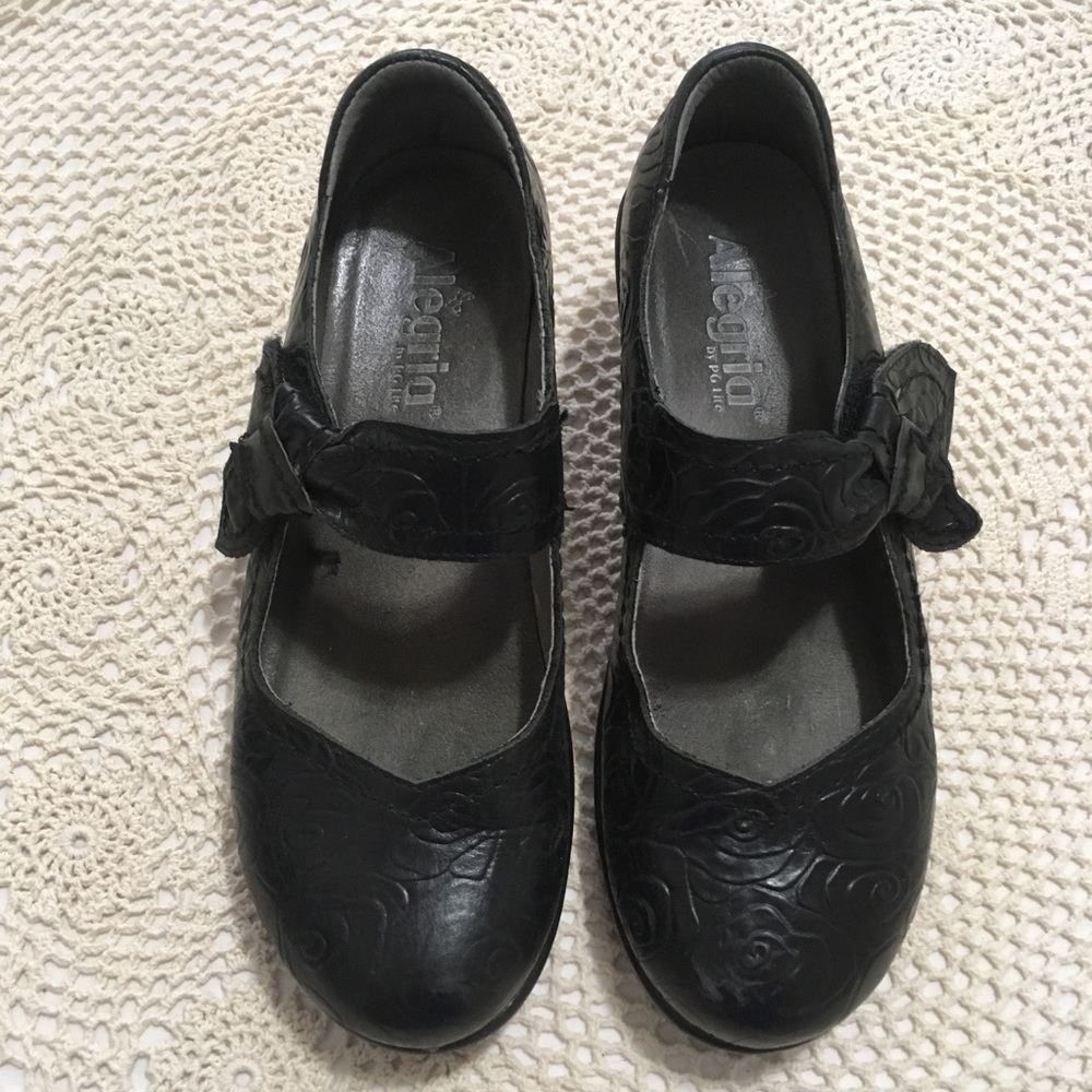 Algeria by PG Lite Black Flower Pattern Clog Shoes - Picture 2 of 8